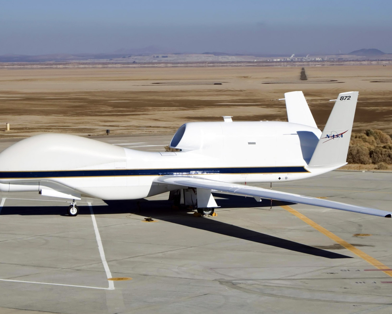 Военная авиация / Беспилотный самолет НАСА