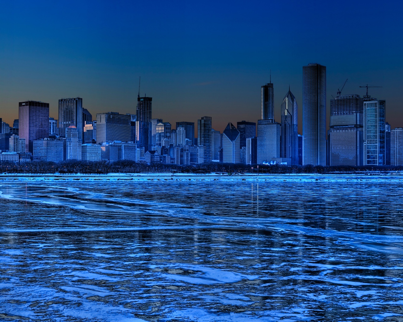 Замерзшее озеро