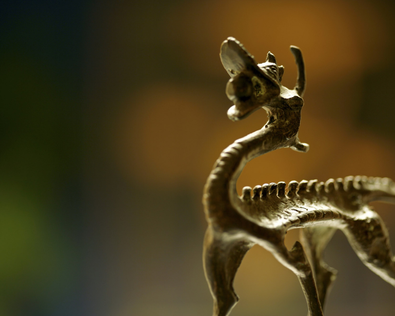 Фигурка дракона