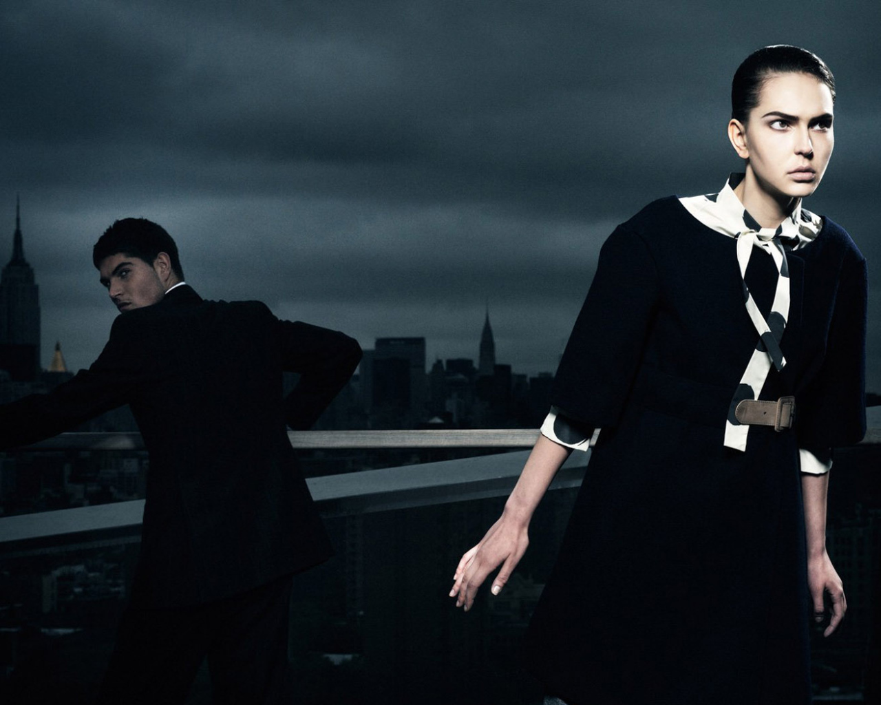 За нами следят