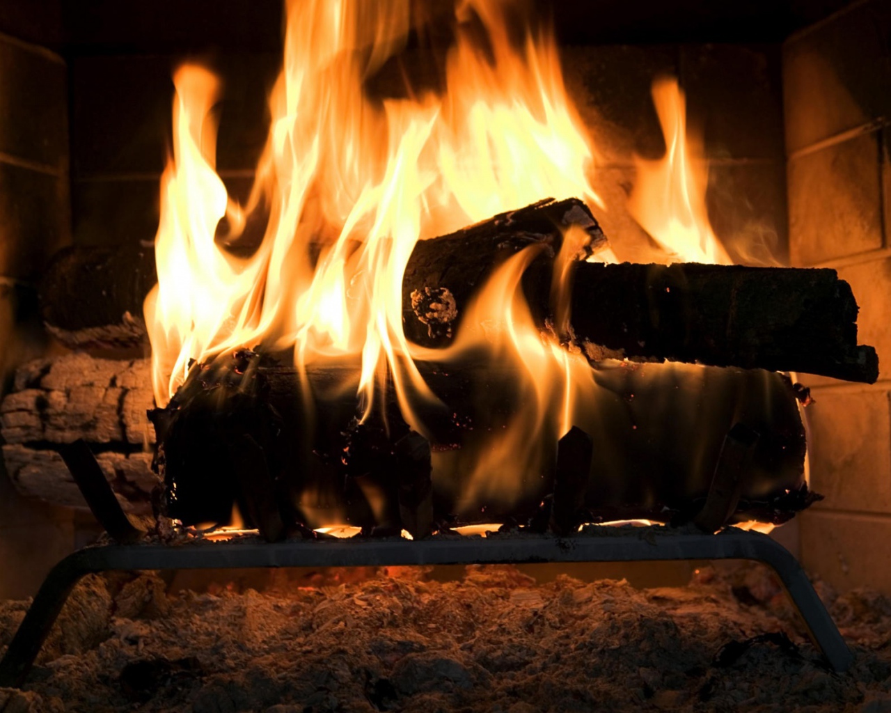 Огонь в камине