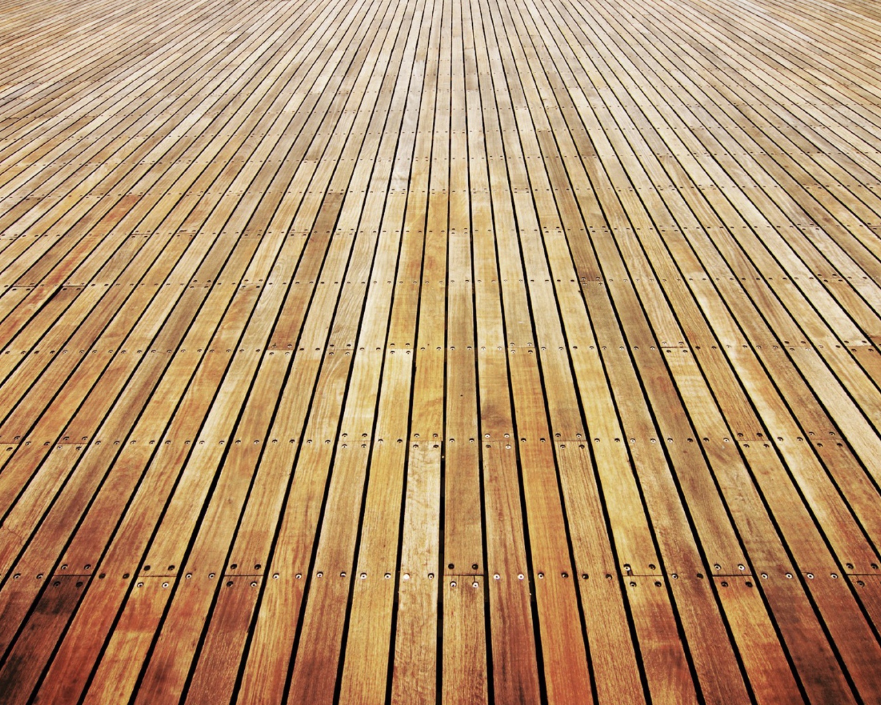 Деревянный пол