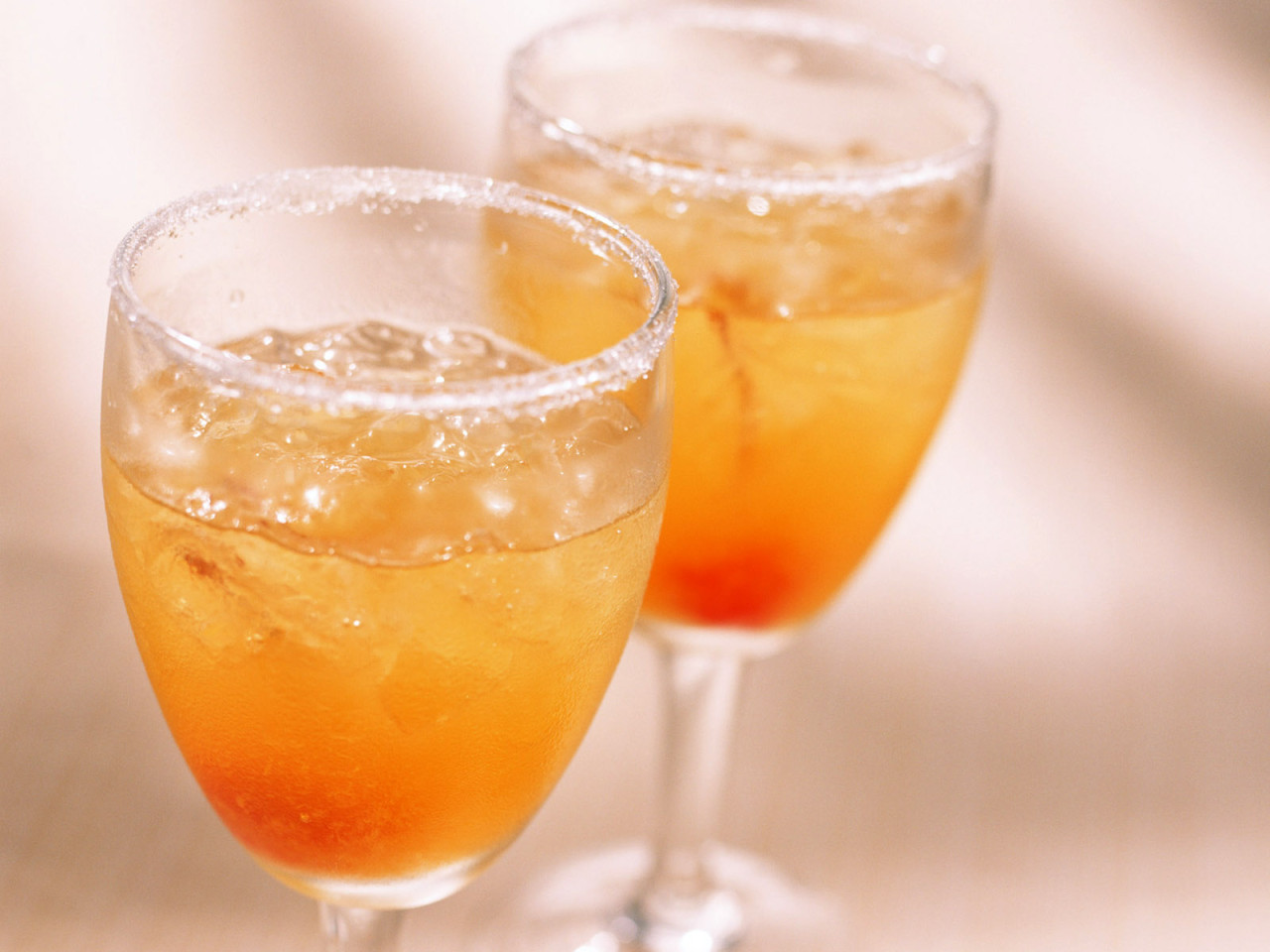 Сахар по краям бокала