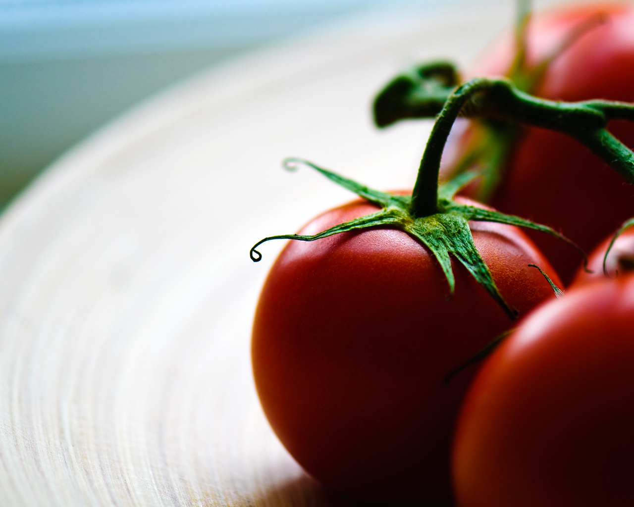 Красные помидоры