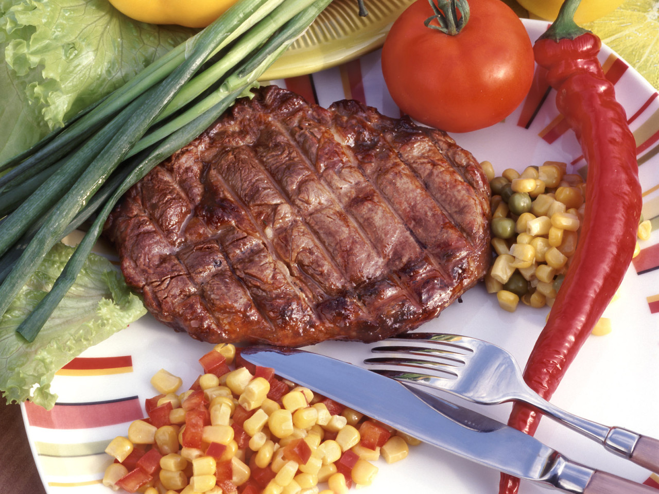 Отбивная с кукурузой