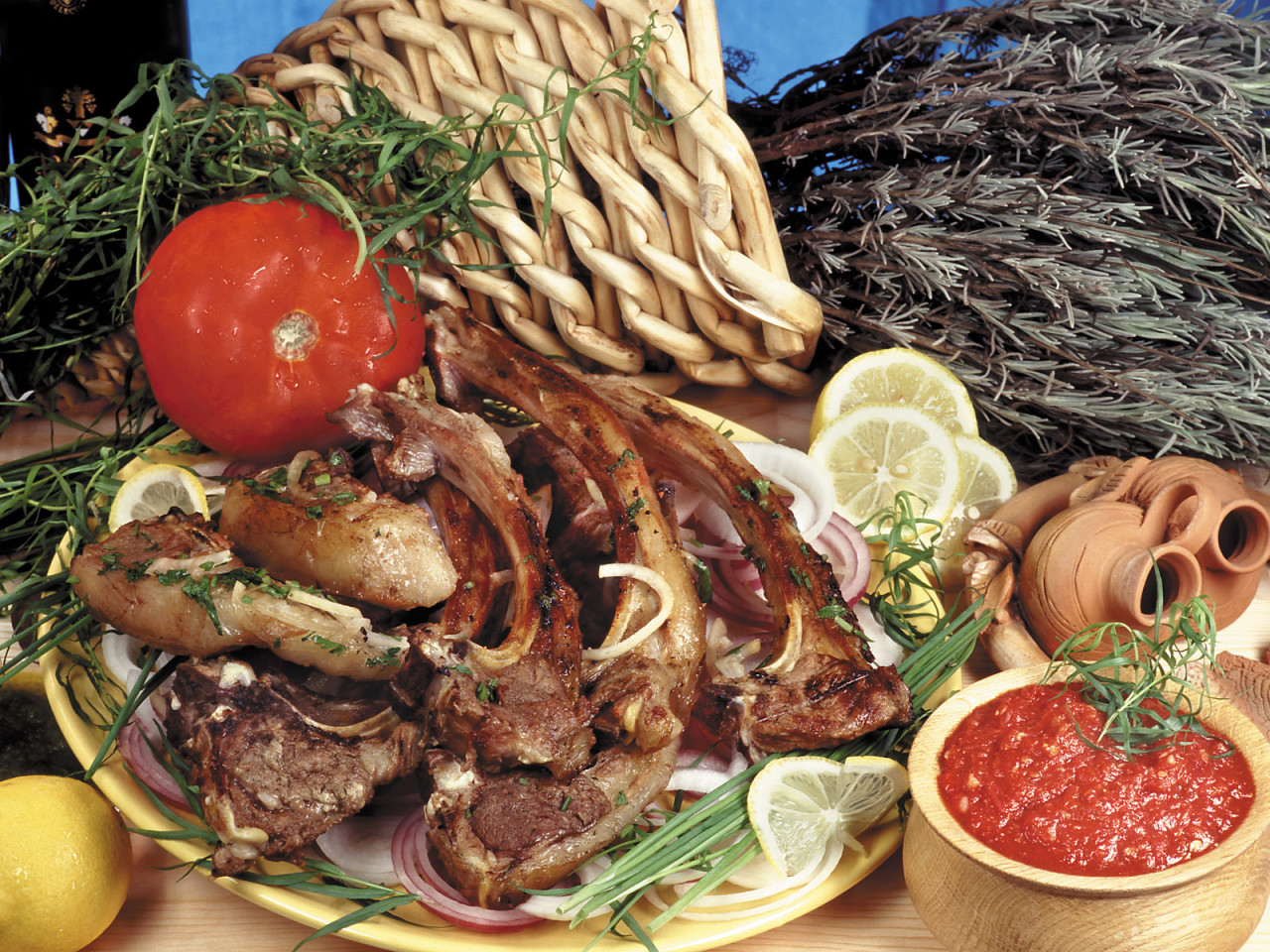 Жаренные ребра с томатом