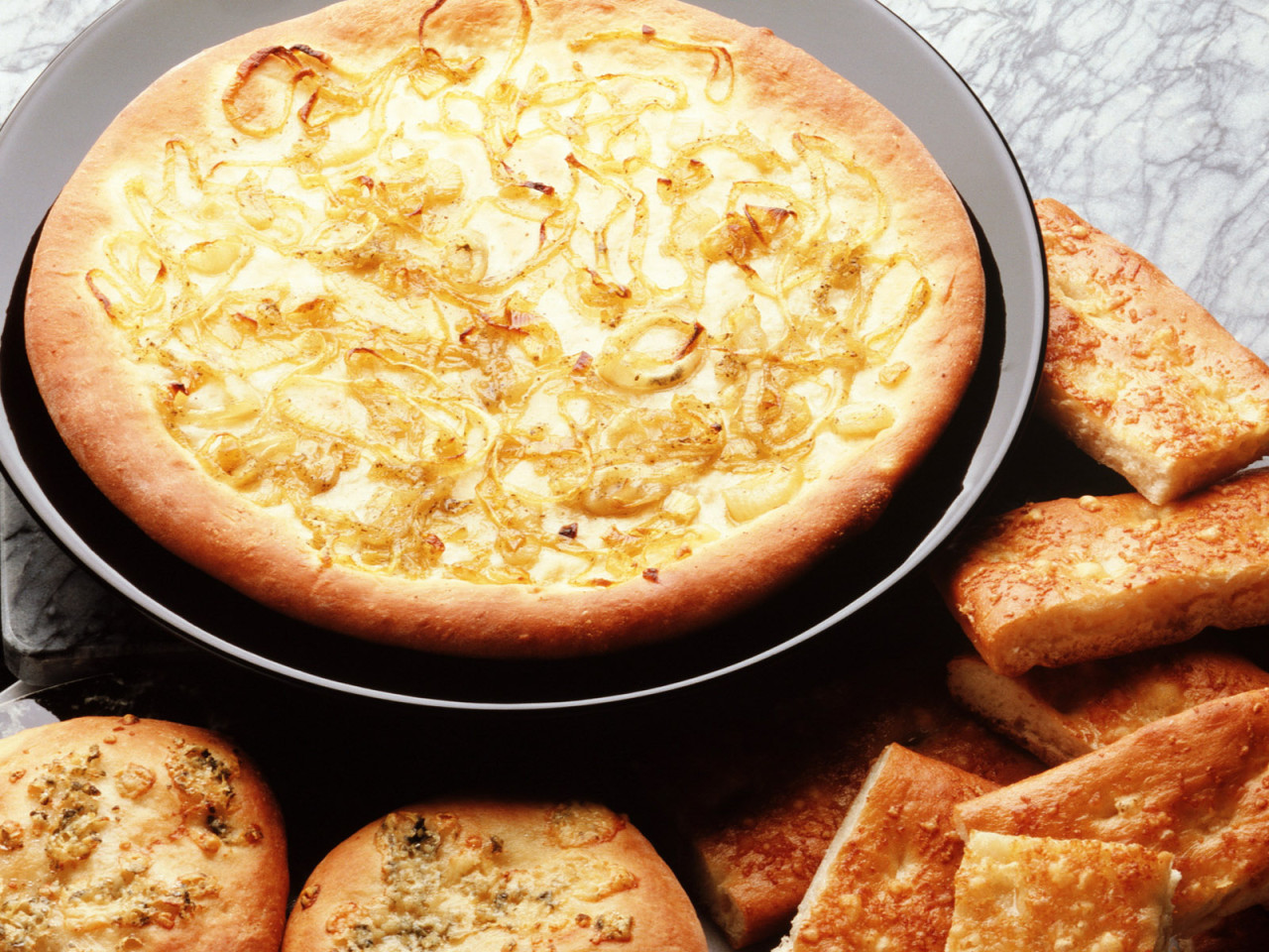 Пицца с луком