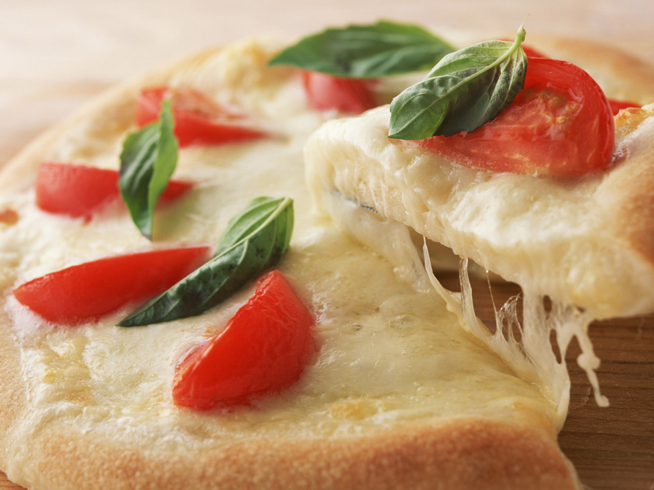 Пицца с томатом