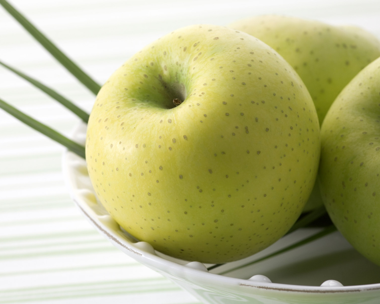 Яблоки