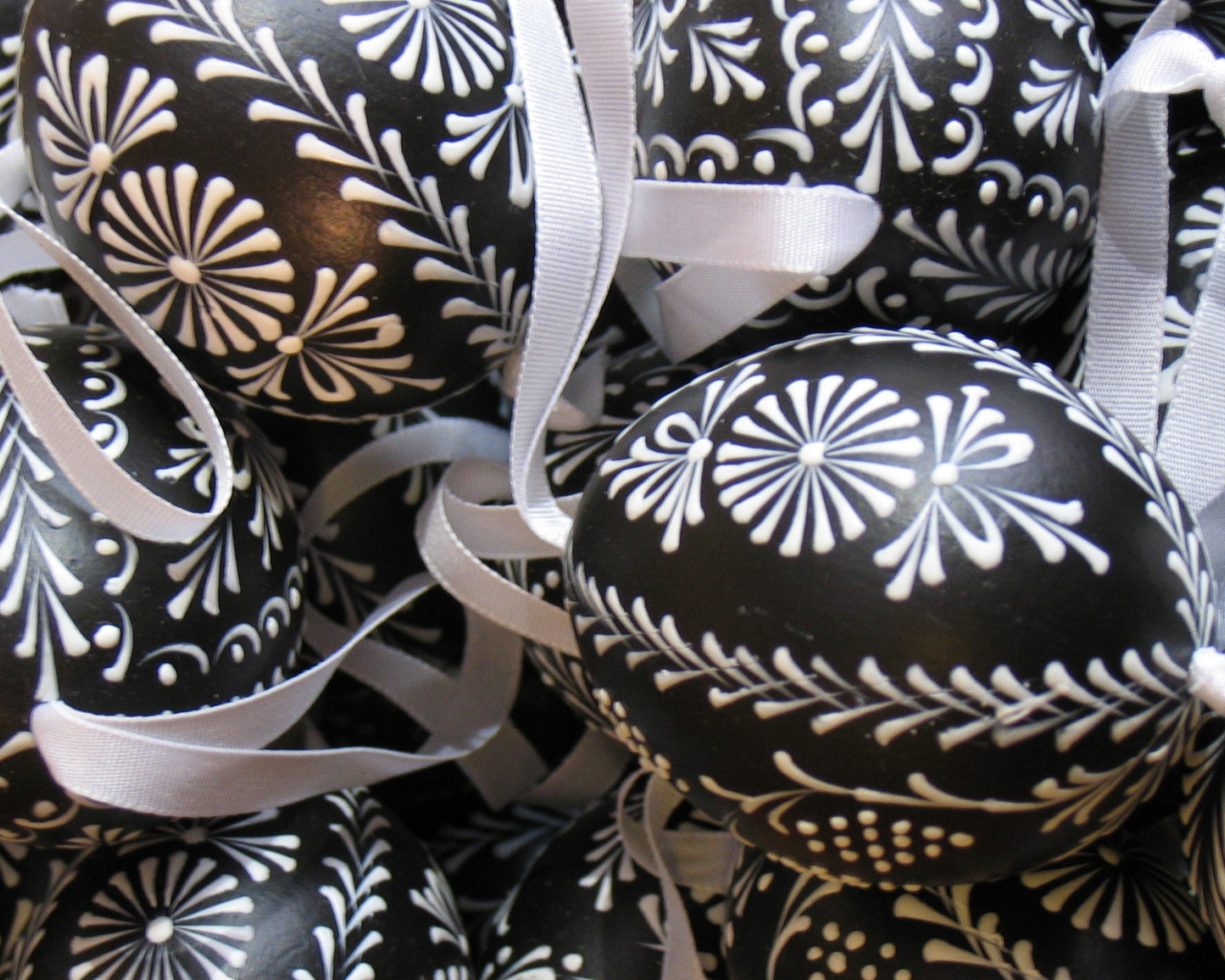 Черно белые Пасхальные яйца