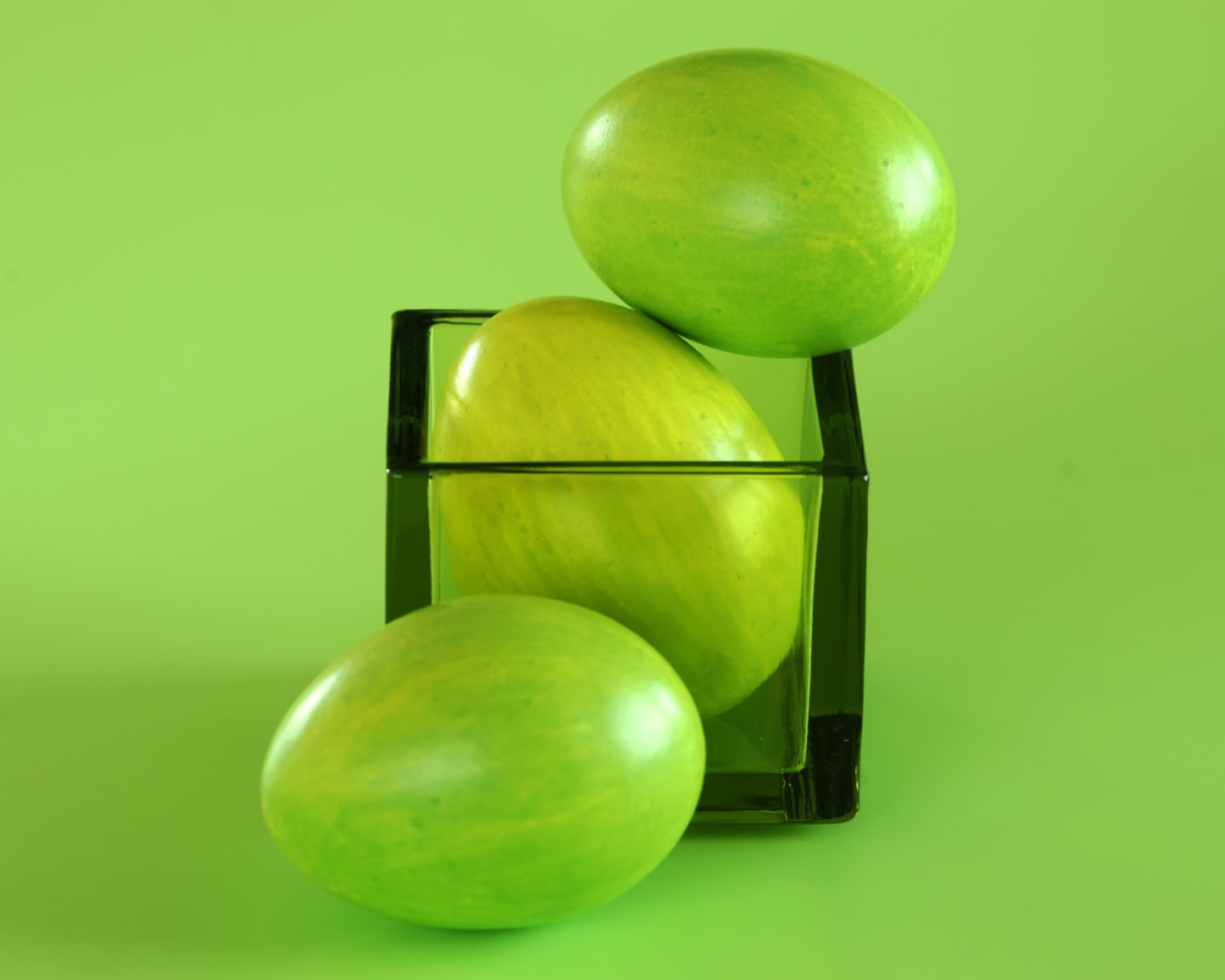 Праздничные пасхальные яйца