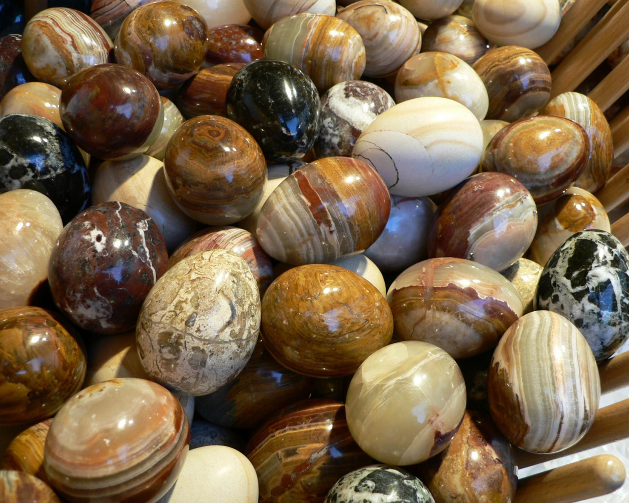 Каменные Пасхальные яйца