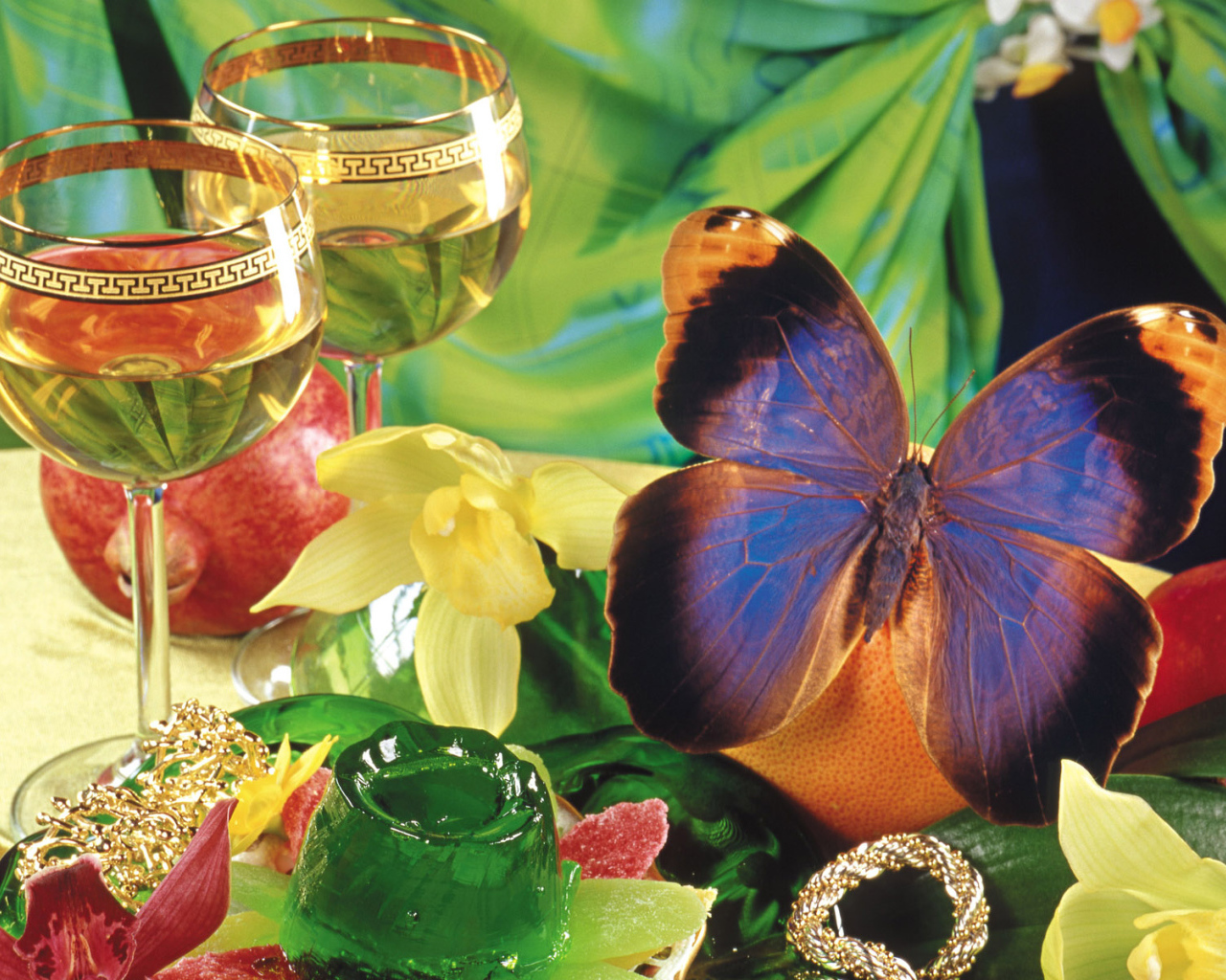 Отметить праздник 8 марта