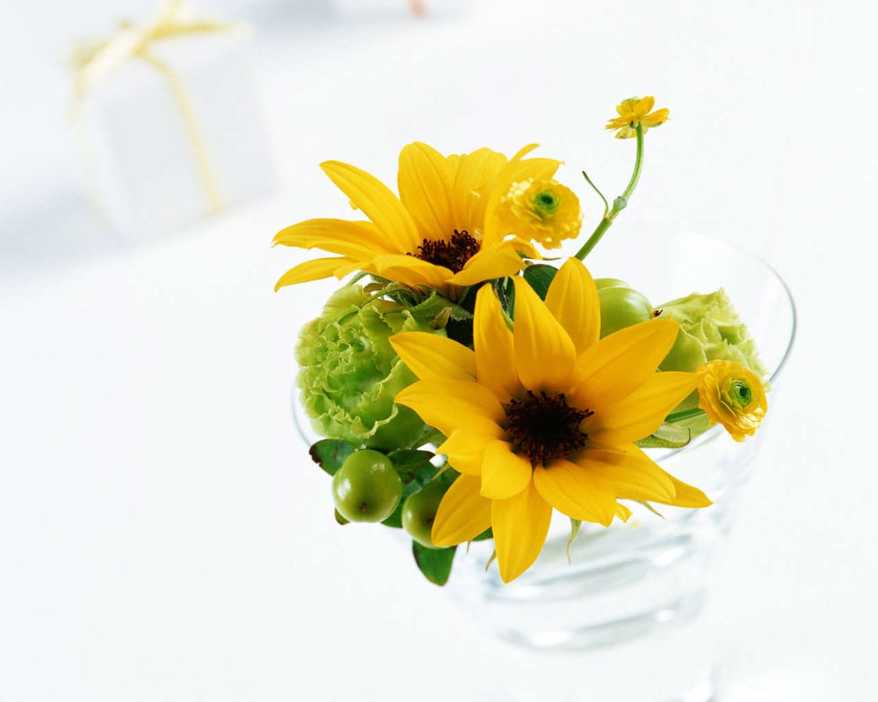 Желтые цветы на 8 марта