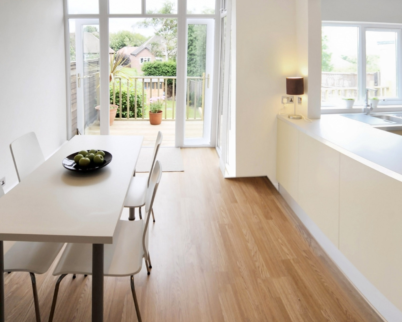 Кухня и столовая