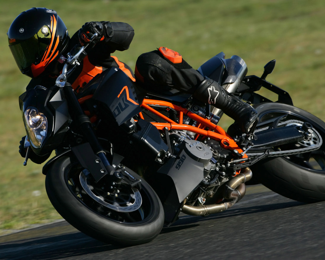 Черный крутой байк