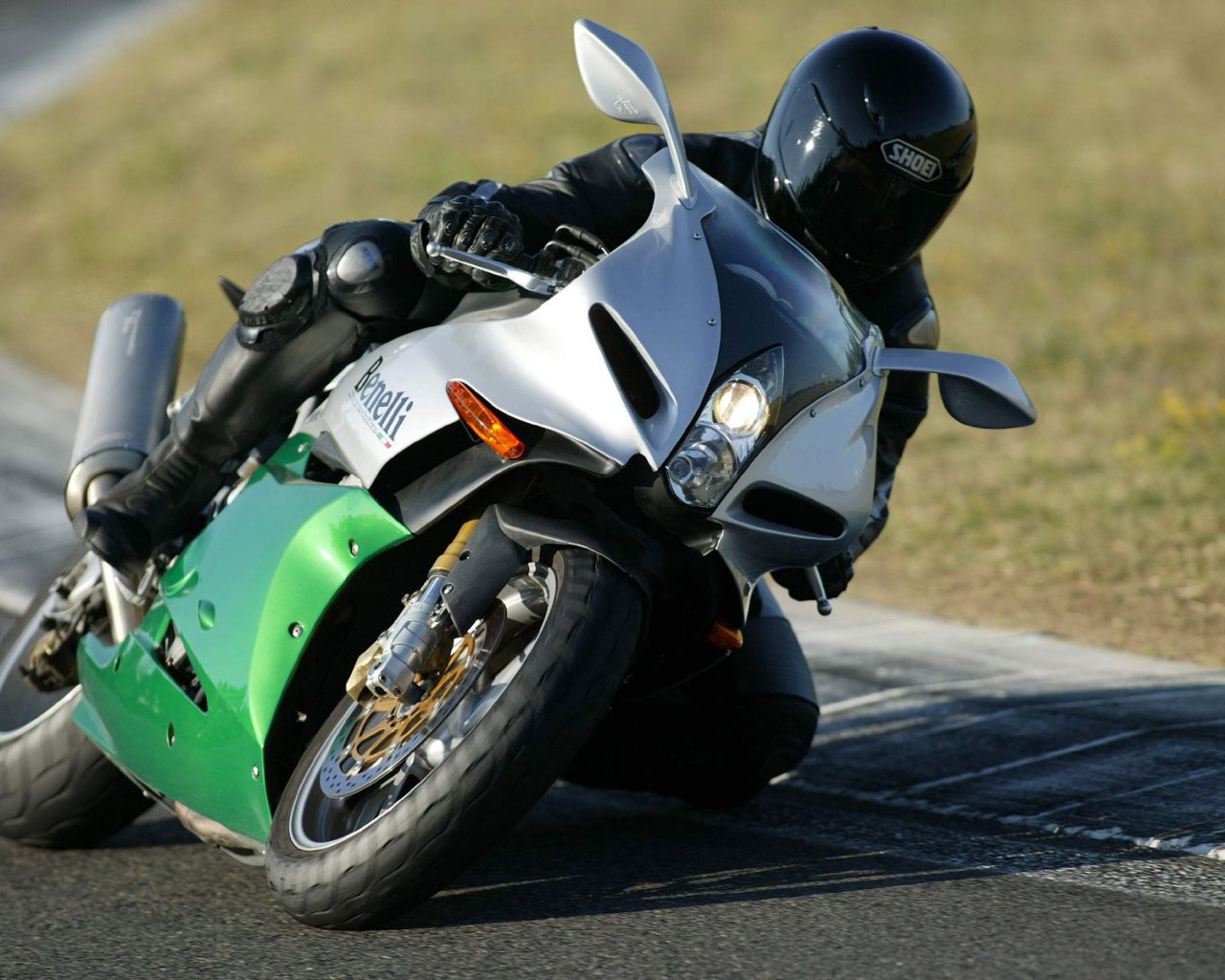 Зеленый спорт байк