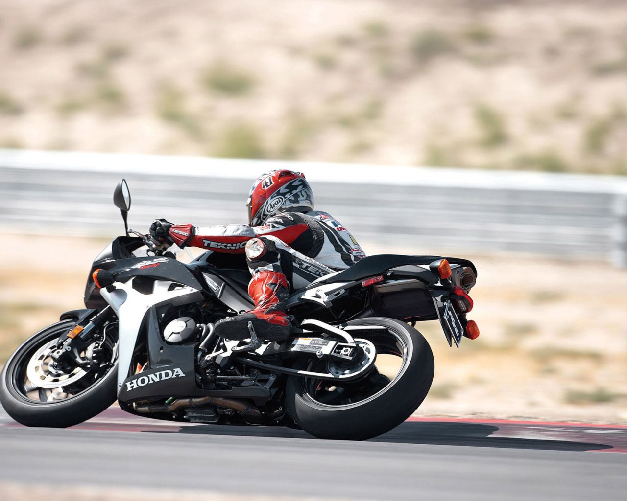 Пилот спортивного мотоцикла