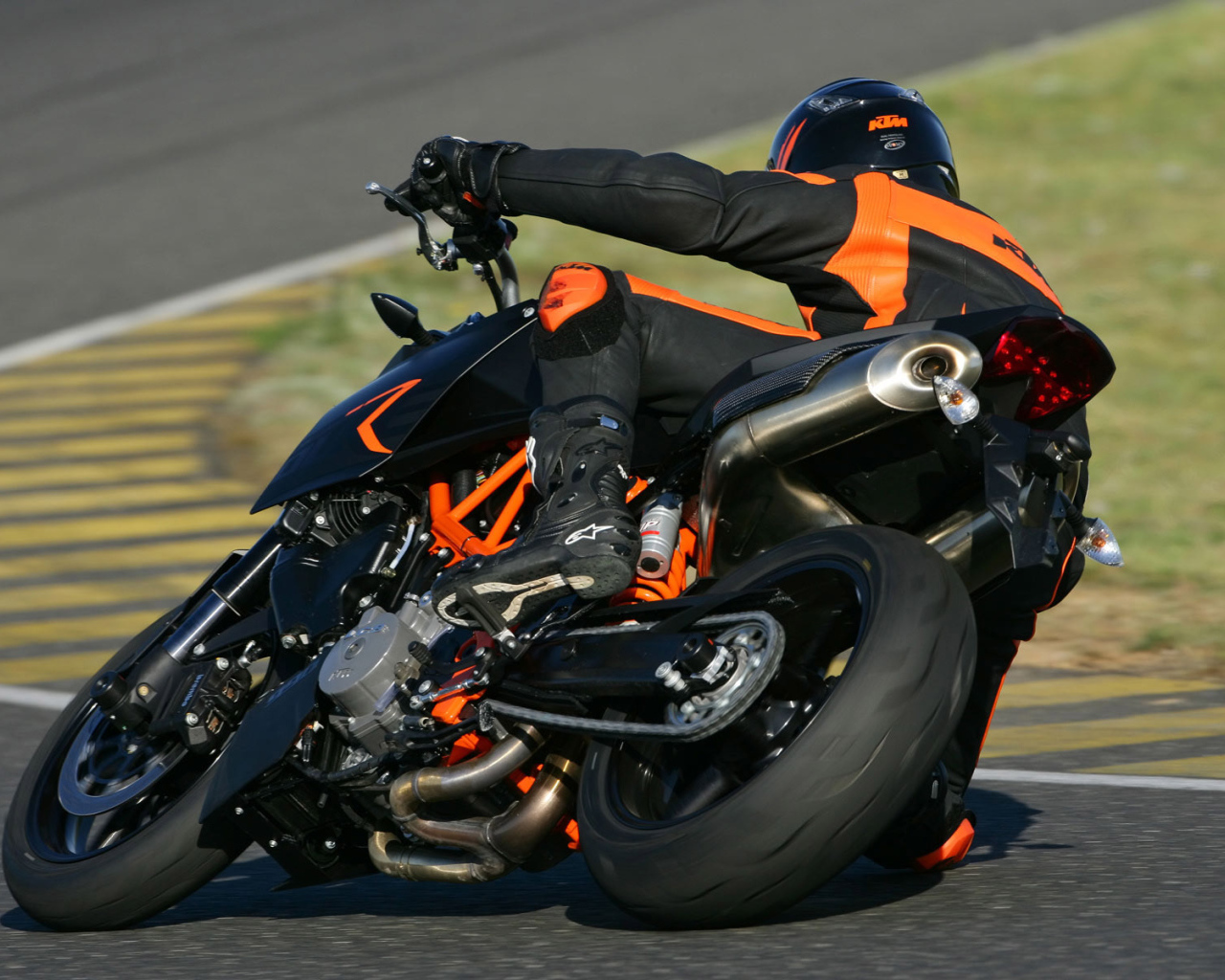 Гонщик на мотоцикле