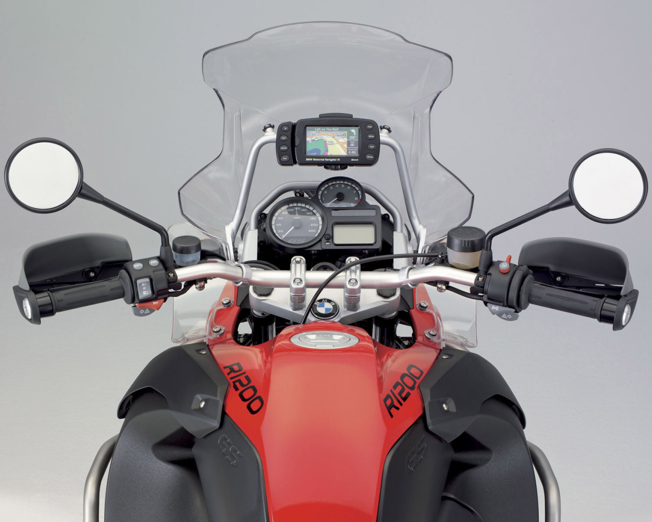 Мотоцикл BMW R1200 красный