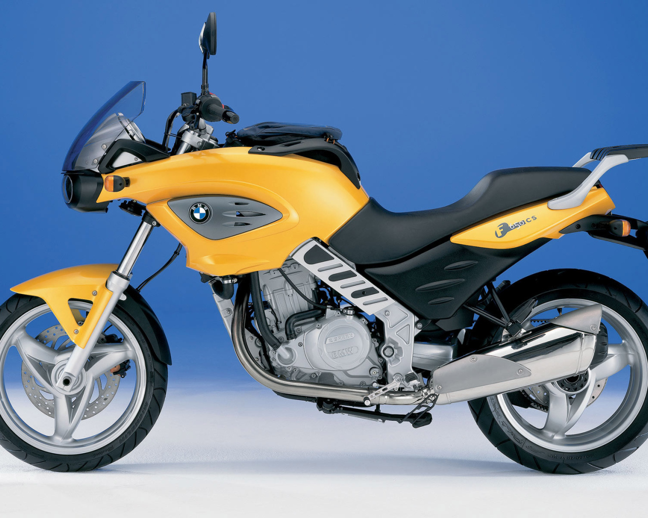 Мотоцикл BMW F650 CS вид сбоку