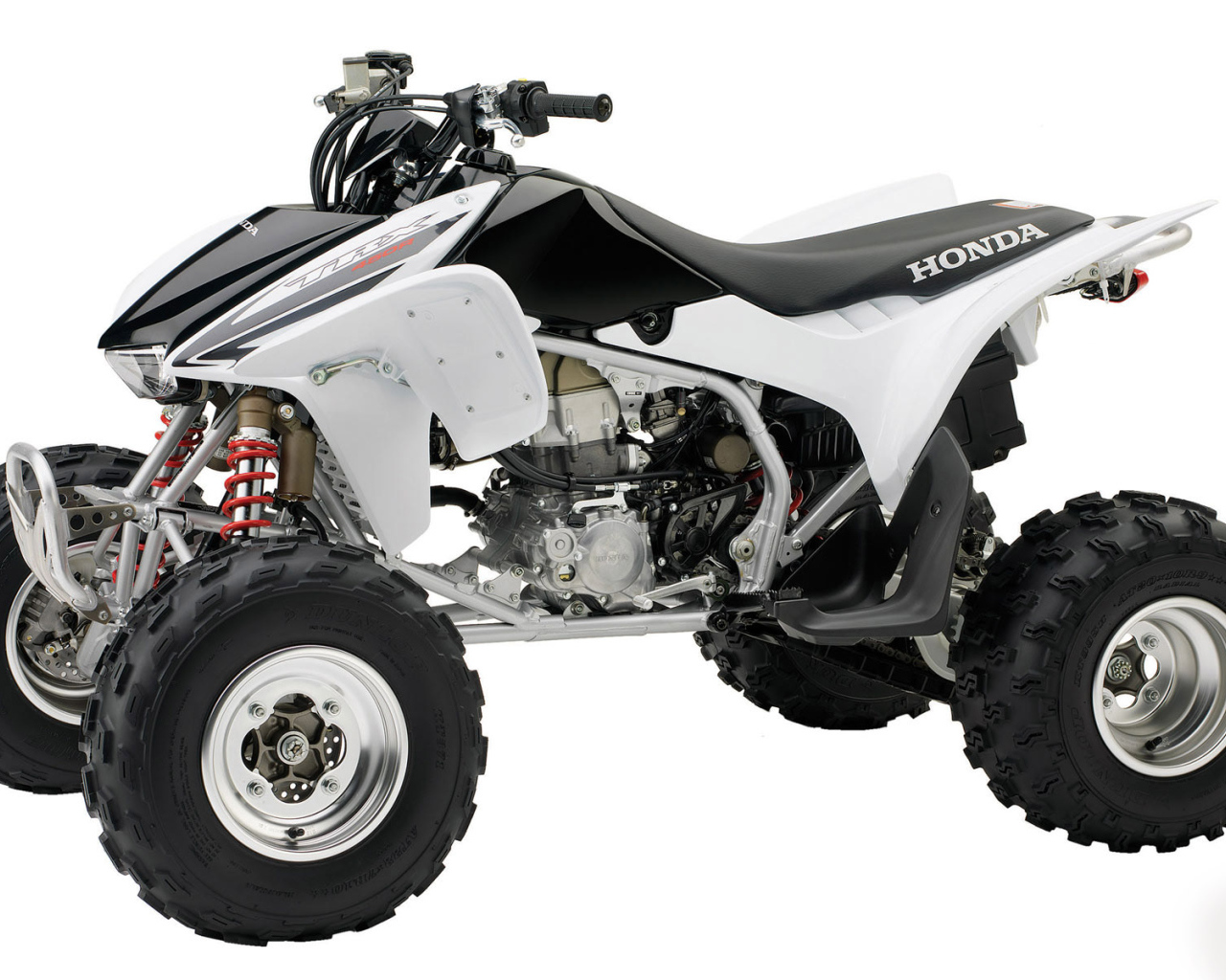 Белый Honda квадроцикл