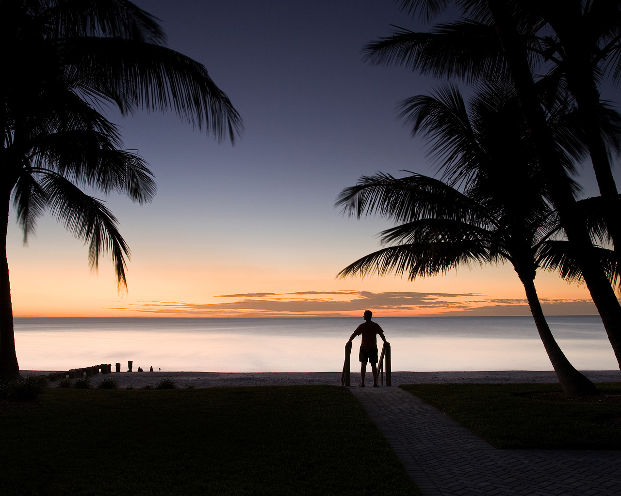 Силуэт на пляже