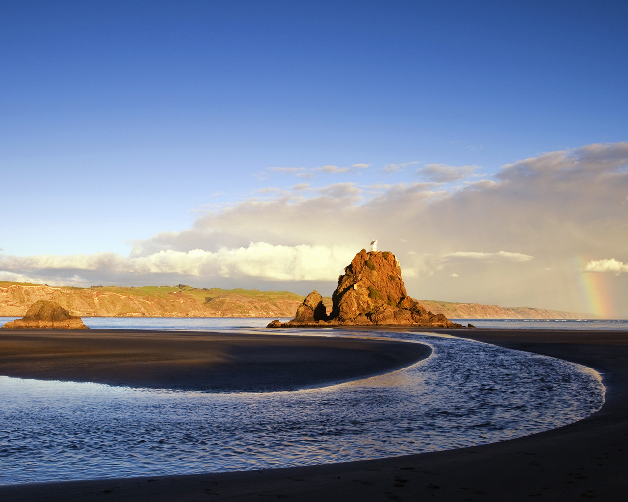 Маяк на скале