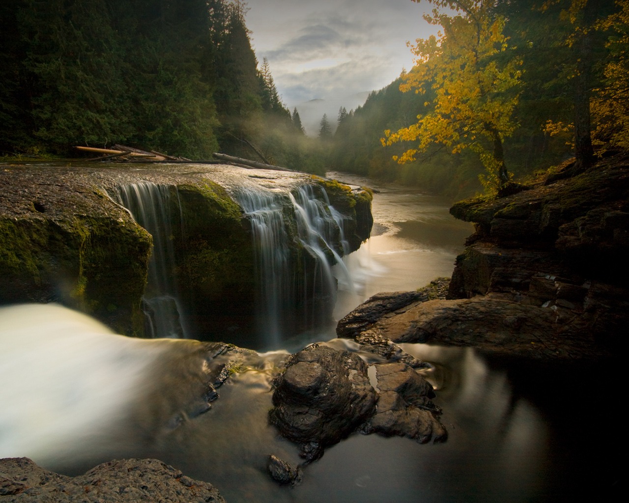 Водопад Lewis River