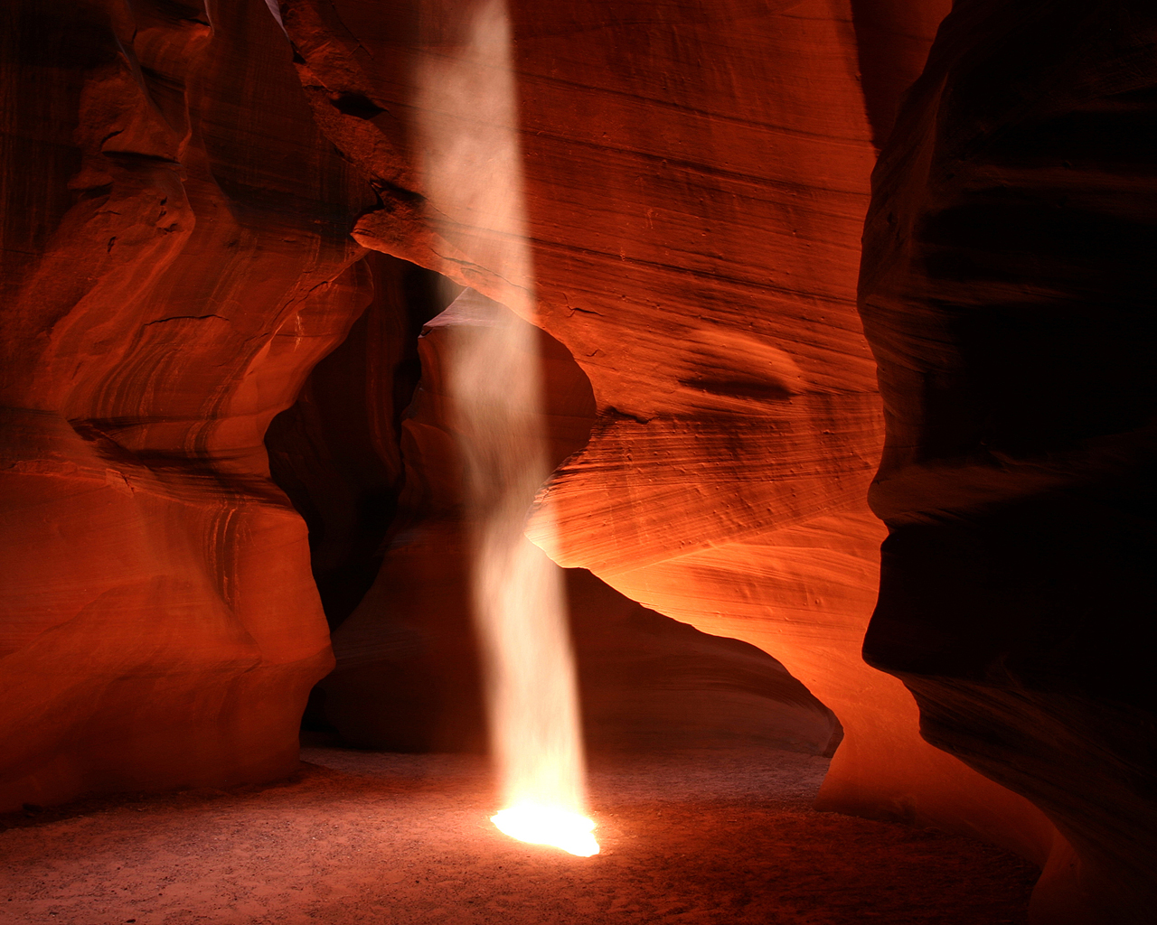 Луч света в пещере