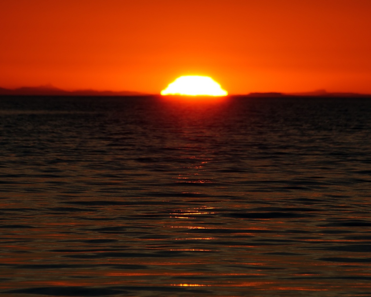 Большое солнце на закате