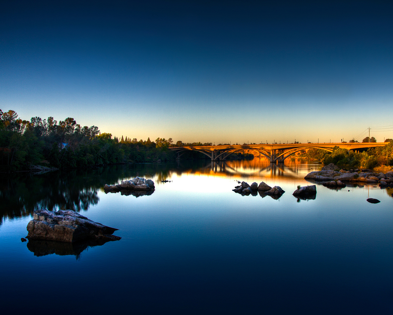 Мост через реку