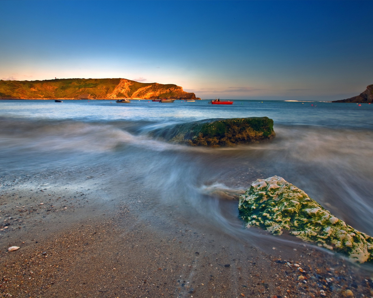 Небольшой залив