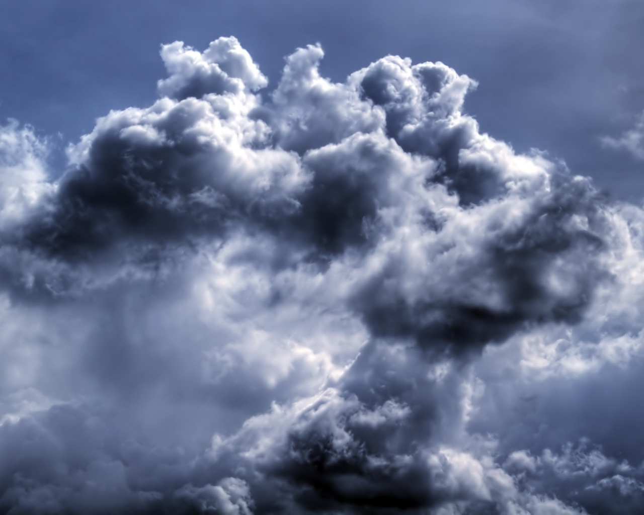 Серые облака