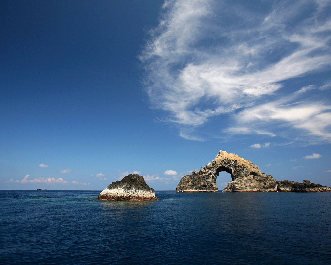 Рифы и скалы