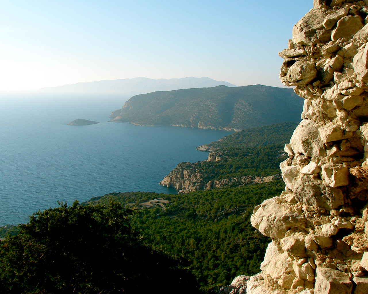 Красивый вид со скалы