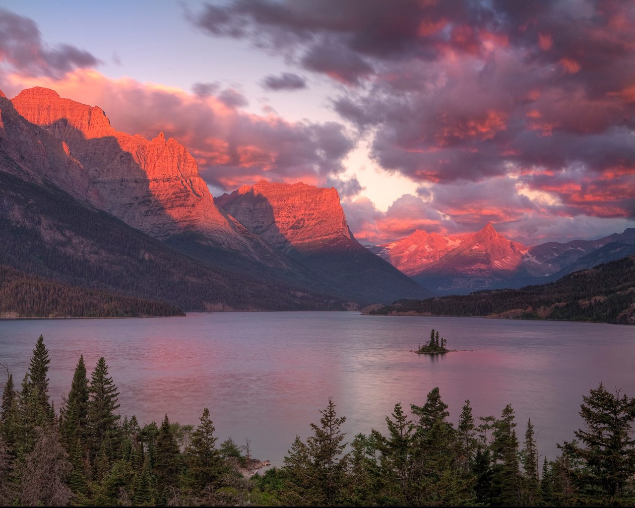 Долина с озером