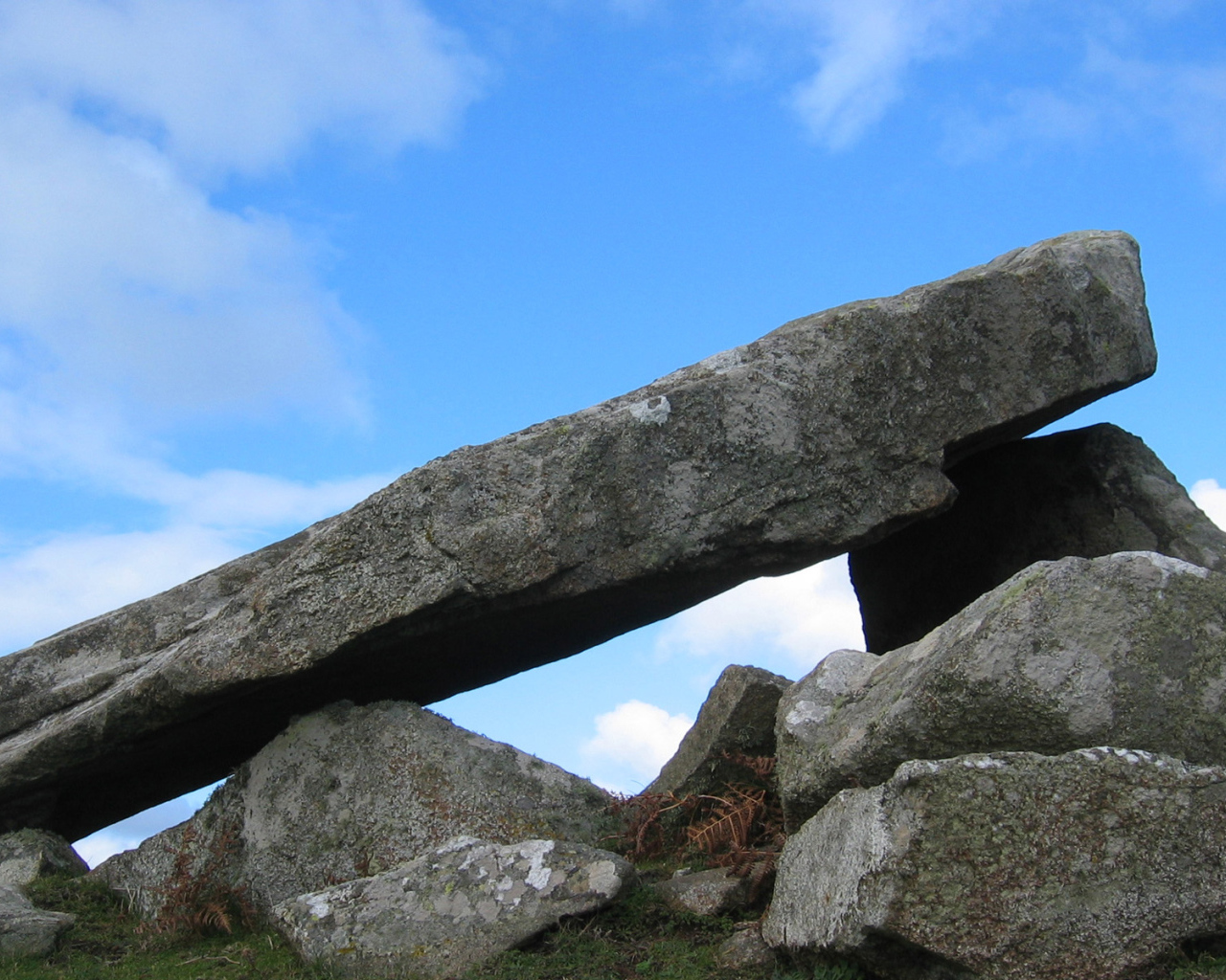 Плоский камень