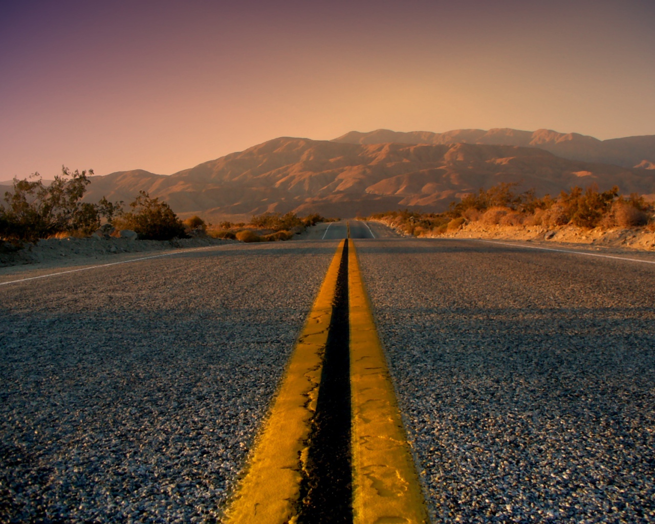 Дорога в направлении гор