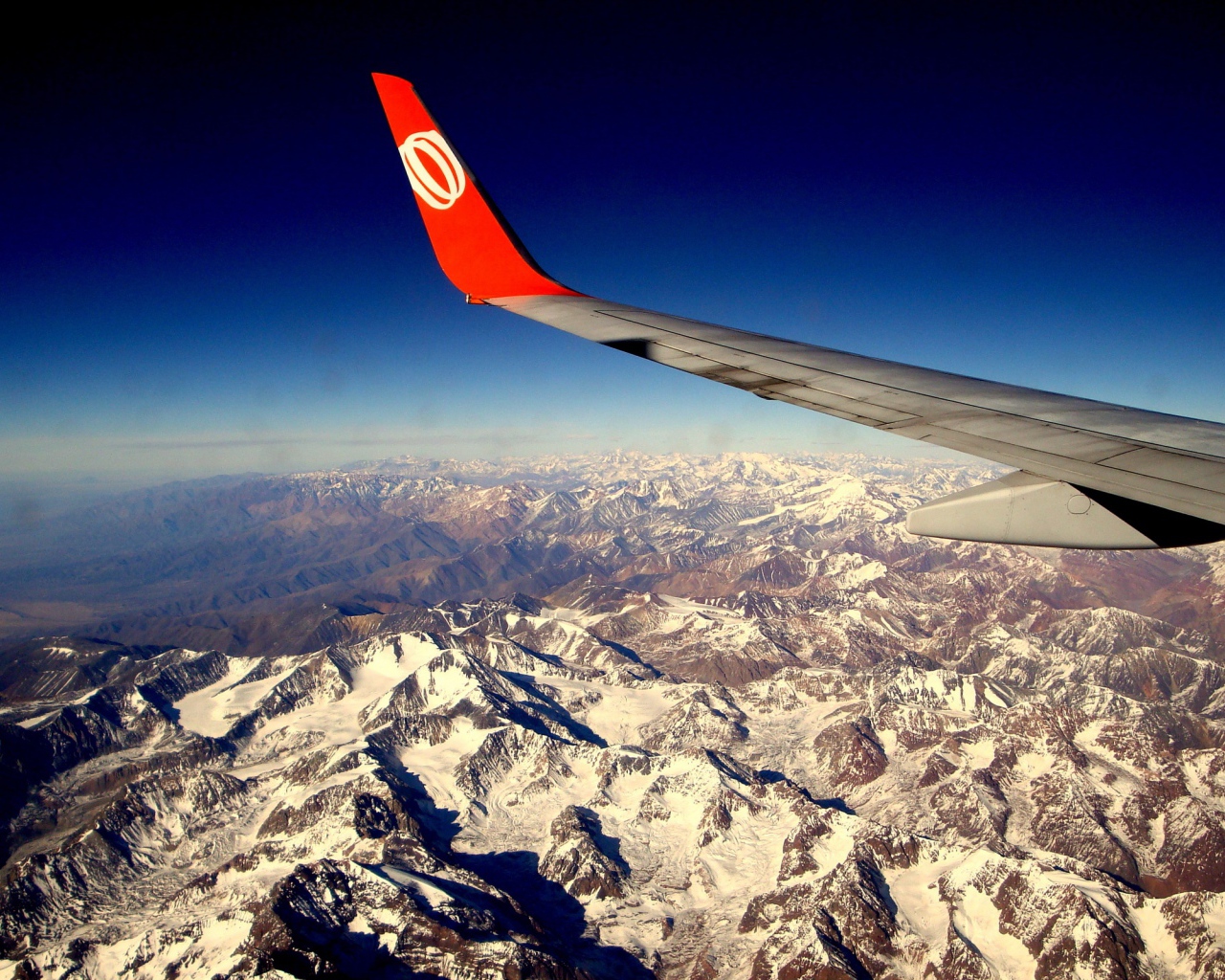 Под крылом самолета