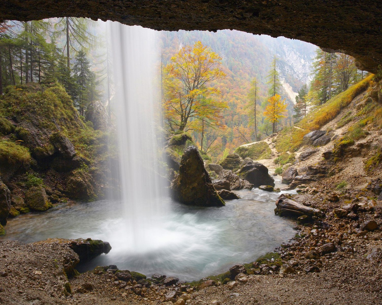 Вид из пещеры