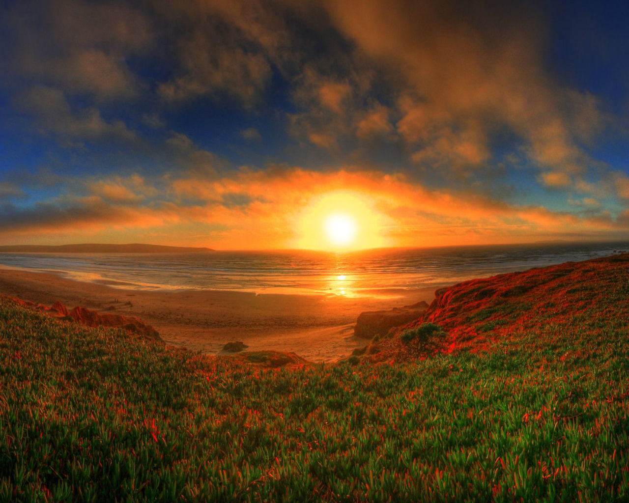 Красивый закат на горизонте