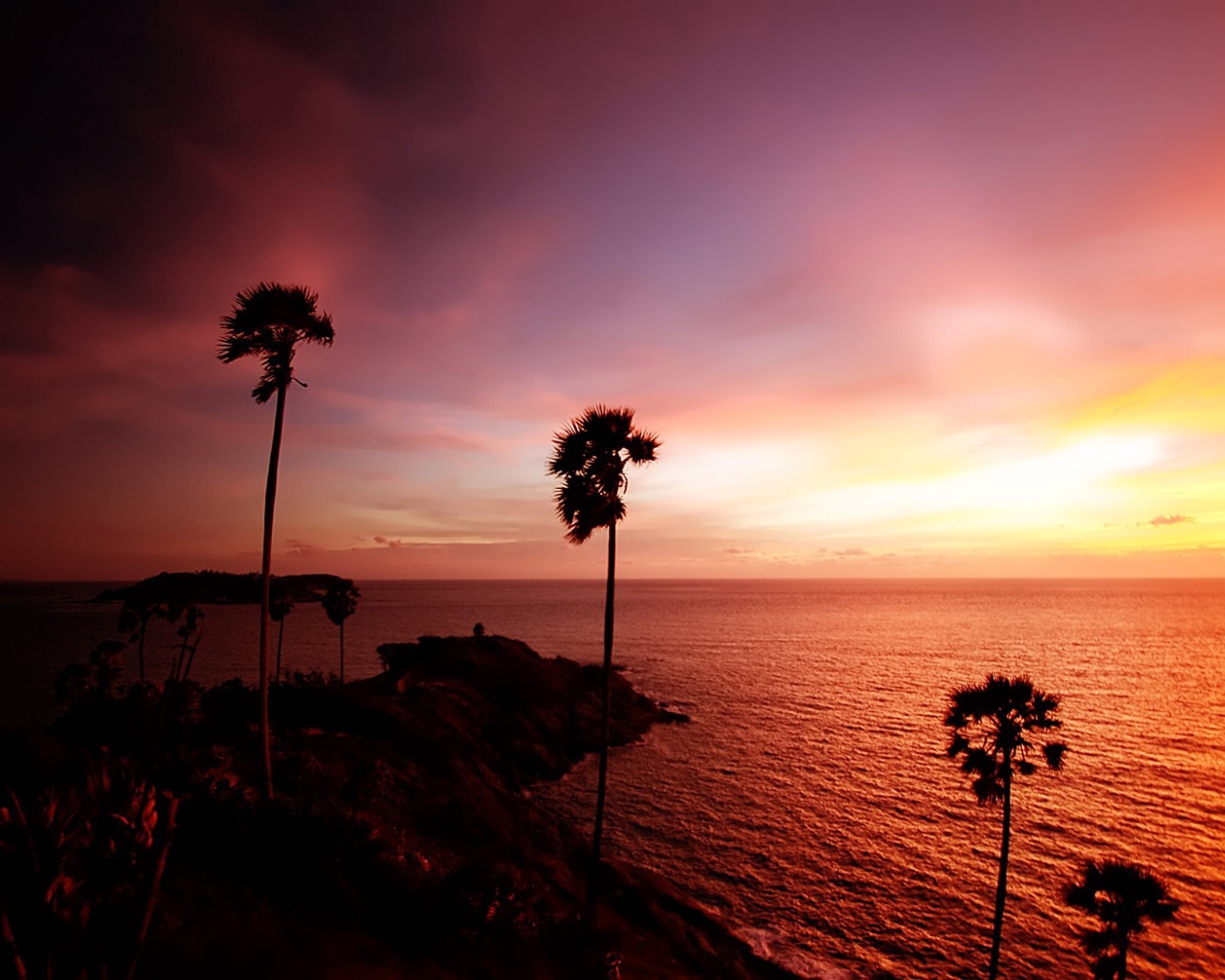 Красивый закат на горизонте