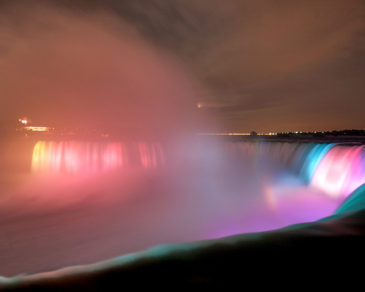 Водопад на закате