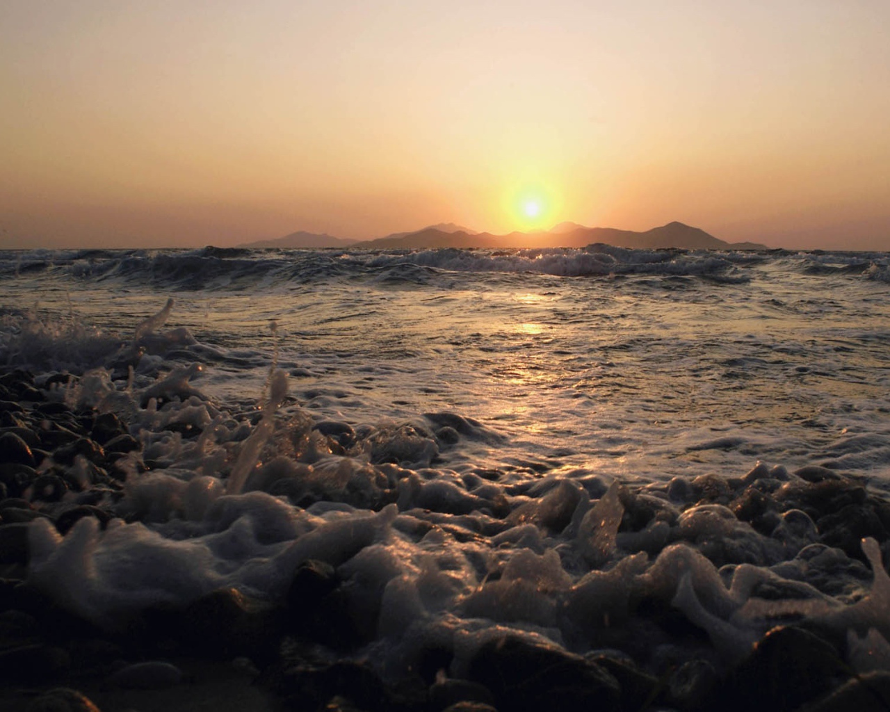 Пенистые волны