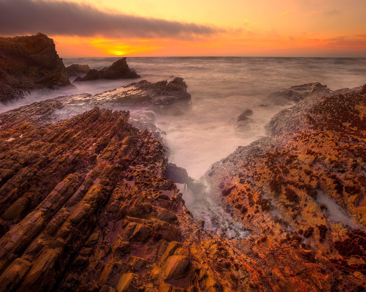 Скалистый берег