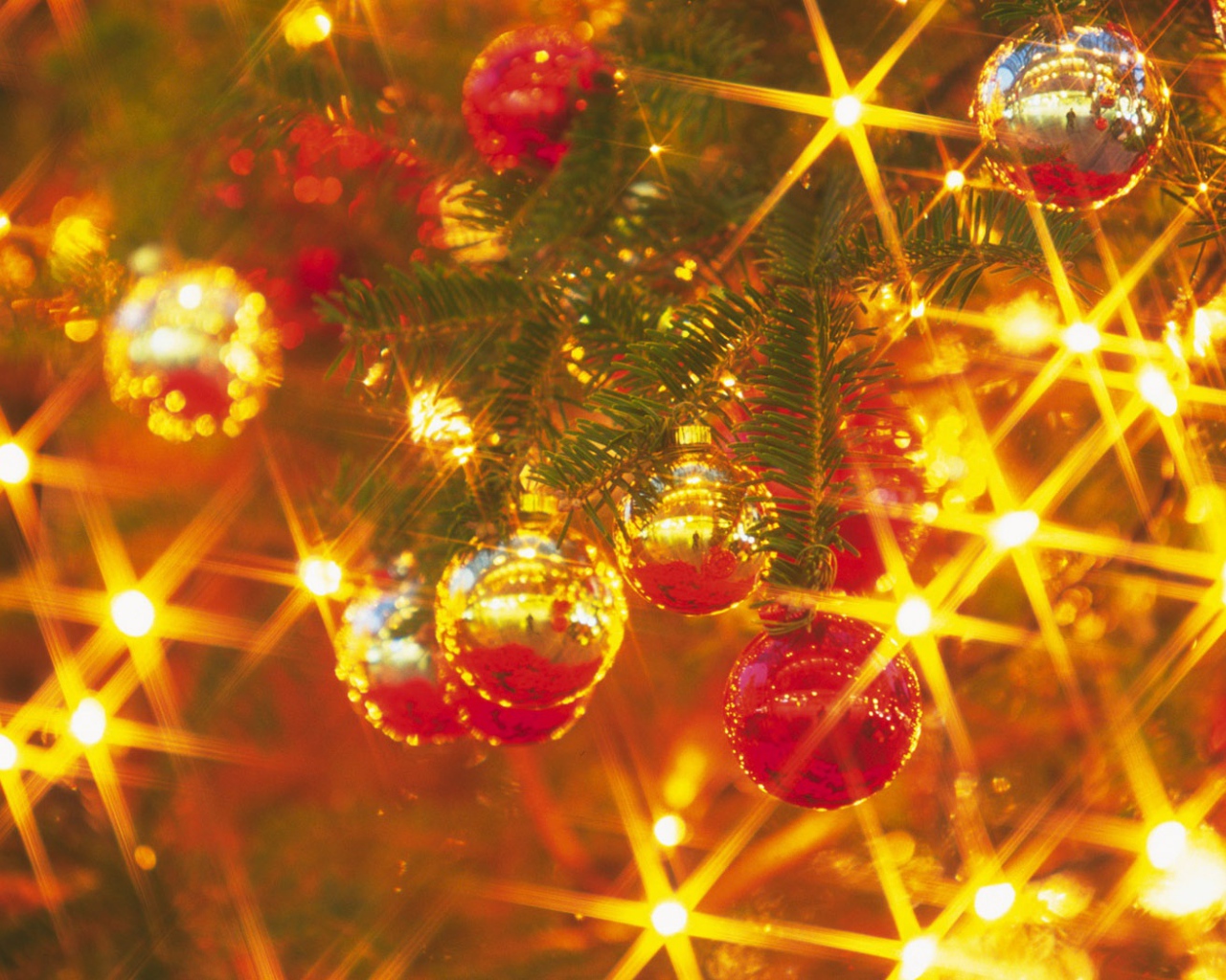 Шарики на елке