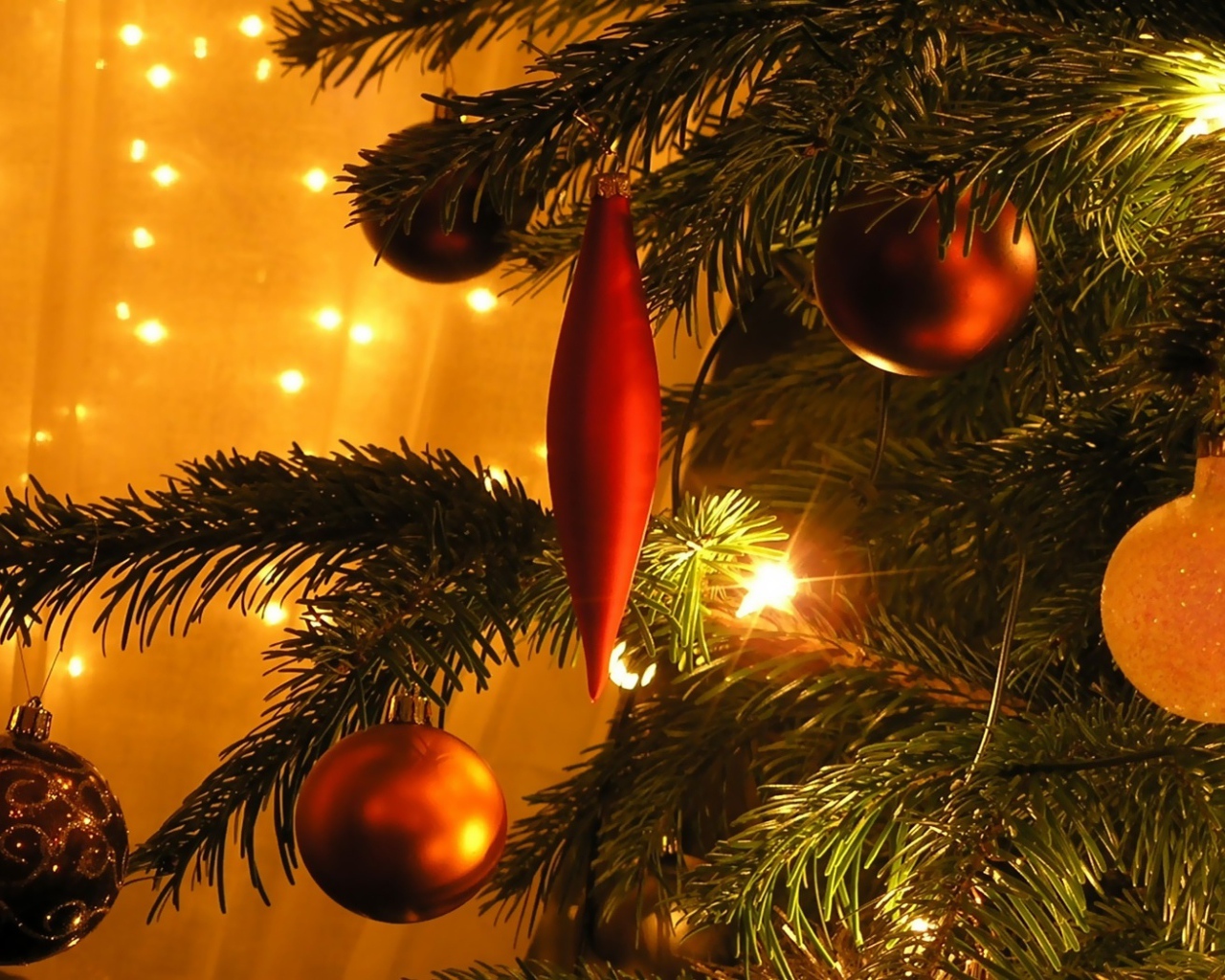 Нарядная елка