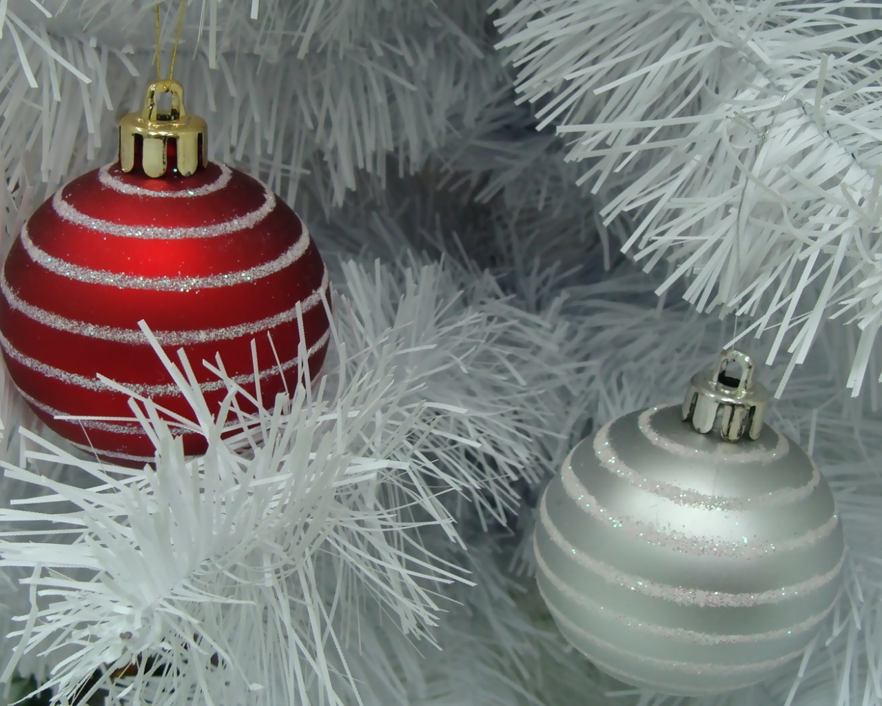 Белые иголки