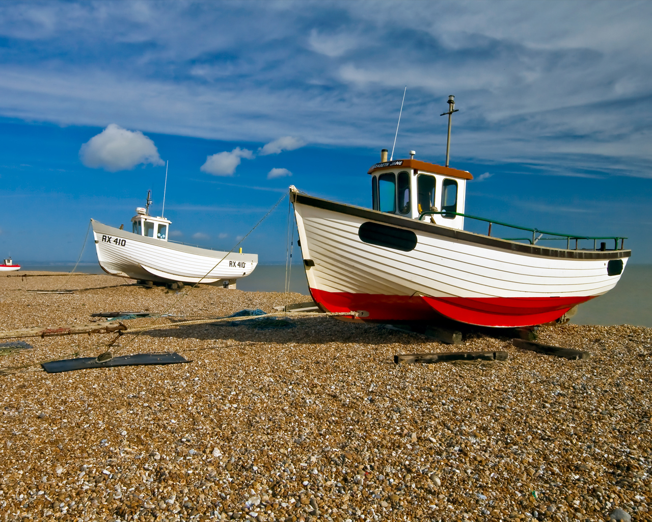 Лодки на берегу